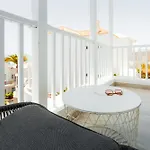 Апартаменти Spacious With Ocean View