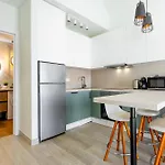 Апартаменти Spacious With Ocean View