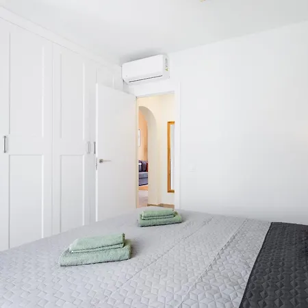 Spacious With Ocean View アパート