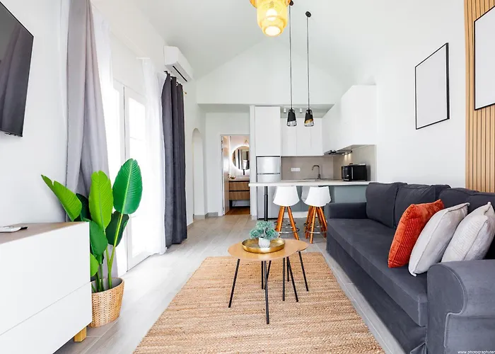 Spacious With Ocean View Адехе