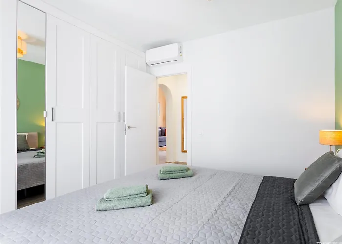 Spacious With Ocean View Апартаменты