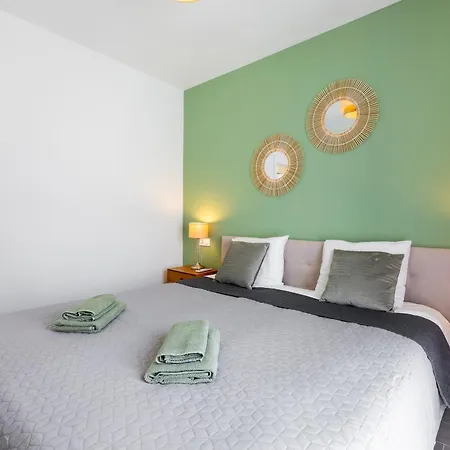 Spacious With Ocean View Апартаменты *